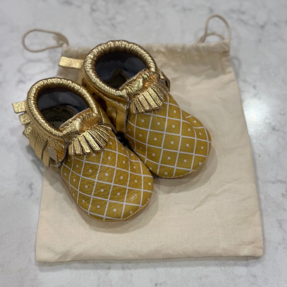 Freshly Picked Kids Pineapple Moccasin, Size 5